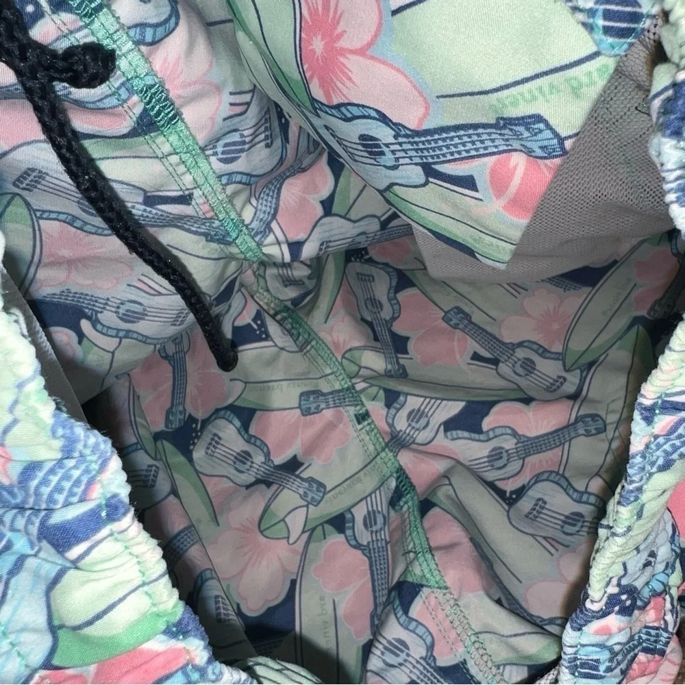 Vineyard Vines Men’s a happy Swim Trunks Pink Blue Flowers and Guitars Size Sm